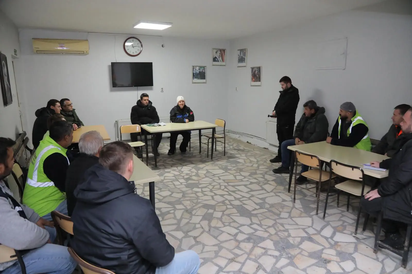BAŞKAN FİLİZ GENCAN, BERAT KANDİLİ’NDE SAHADAYDI! galeri görseli